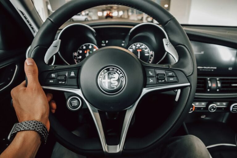 Alfa Romeo Giulia leather steering wheel