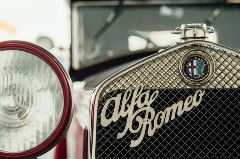 Oldtimer Alfa Romeo grill with steel Alfa Romeo Logo