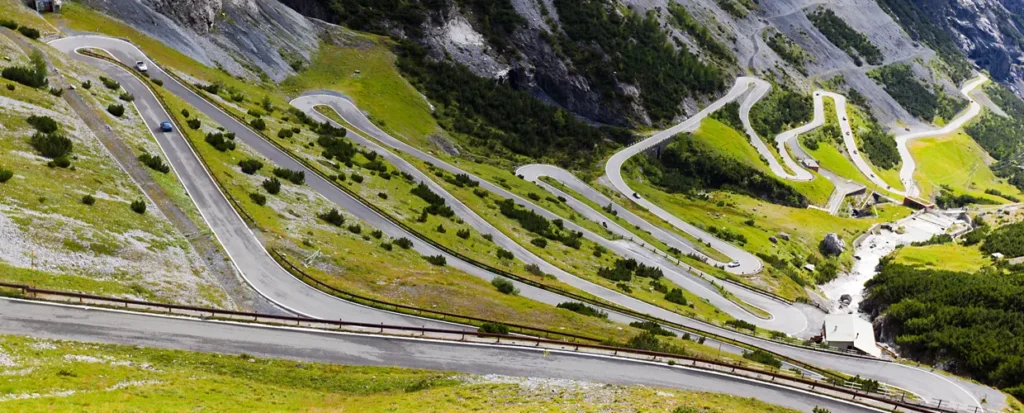 Passo dello Stelvio, Italia: Il parco giochi per eccellenza della guida